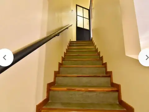 Excelente departamento con cochera tipo duplex.