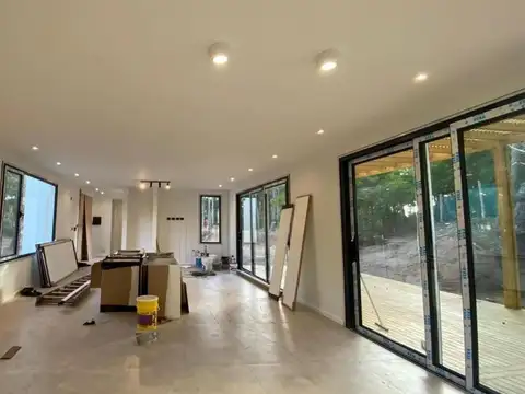 Casa 4 ambientes con 2 baños