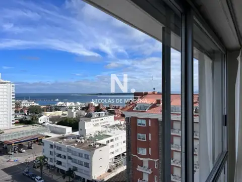 Apartamento en Peninsula a 1 cuadra playa mansa y a 2 playa brava.