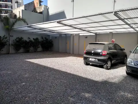 Cochera en Venta Semi Cubierta