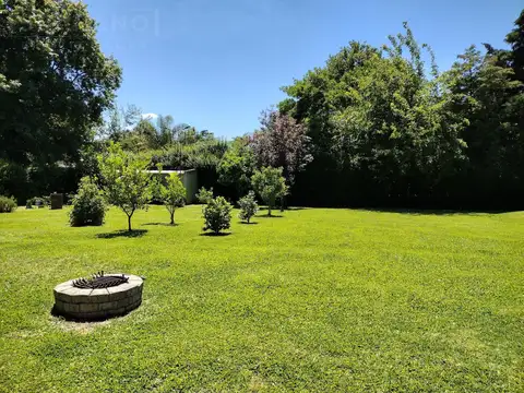 Casa 8 ambientes con 5 baños