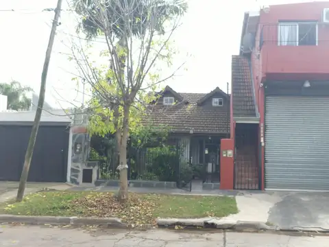 Casa en Venta 6  Ambientes  Belisario Roldán 3000