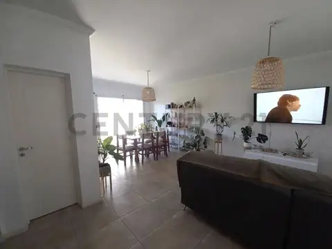 Jorge Cafrune 300, Piso 0