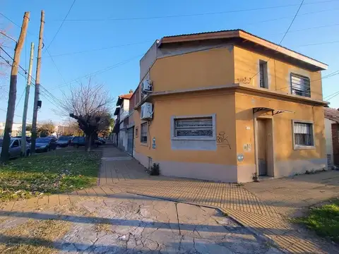 VENTA CASA 4 AMB/LOMAS EXCELENTE UBICACIÓN CON TERRAZA