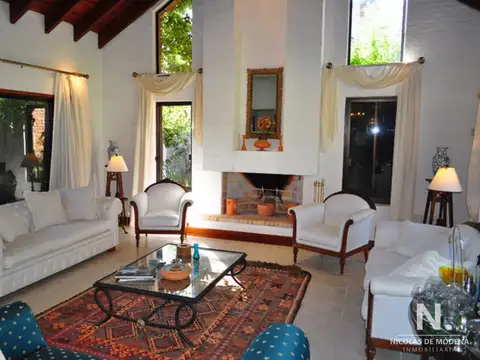 Casa 5 ambientes con 3 baños