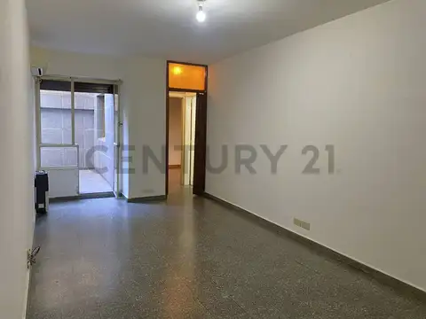 VENTA DEPARTAMENTO DE 2 AMBIENTES CON PATIO Y LAVADERO - FLORES