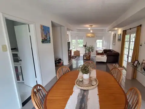 Casa 4 ambientes con 1 baño