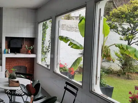 Casa 5 ambientes con 2 baños