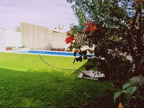 CASA CON PILETA EN GENERAL RODRIGUEZ