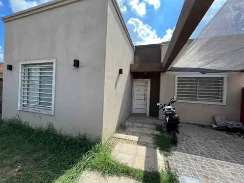 CASA CON PILETA EN GENERAL RODRIGUEZ