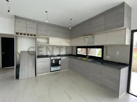 Casa en Venta en Pilar del Este - Santa Lucia, USD 170.000