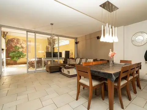 Depto Tipo Casa en Venta en Chacarita, USD 430.000
