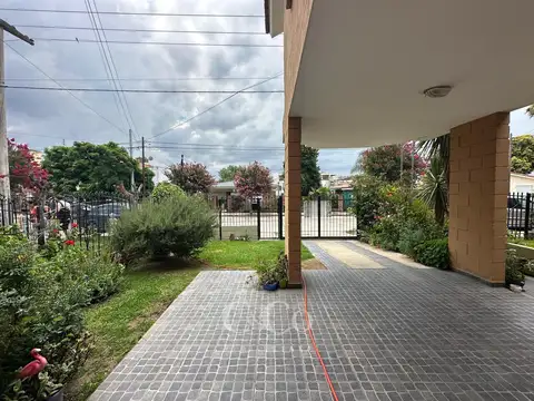 Depto Tipo Casa en Venta con 1 cocheras