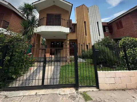 Depto Tipo Casa 5 ambientes con 2 baños