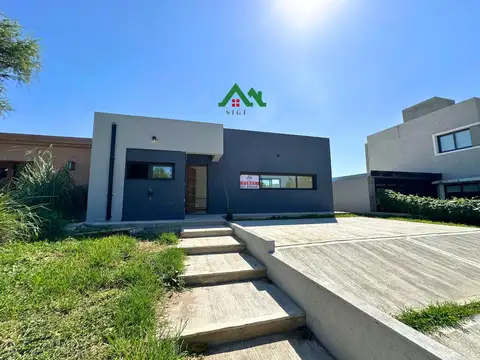 Casa en venta en Tejas 4 – 3 dormitorios, cochera doble y seguridad 24 hs en barrio privado