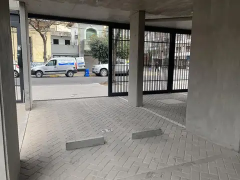 Venta cochera individual en  Abasto - Cerrito 1300