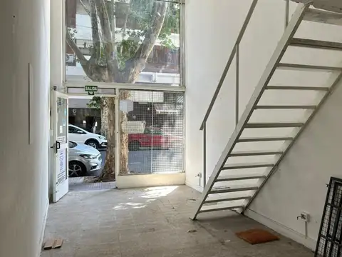 Alquiler de local comercial con entrepiso/deposito