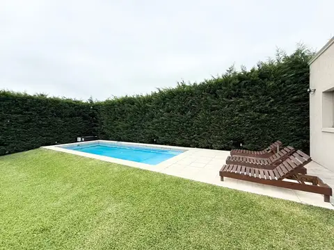 Casa en Alquiler Temporal con 2 cocheras