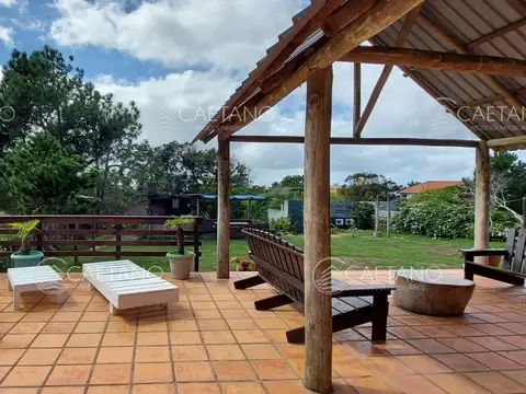 Propiedad en venta en la Barra a una cuadra y media del Mar