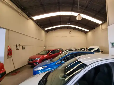 Local frente a parada Quilmes Factory