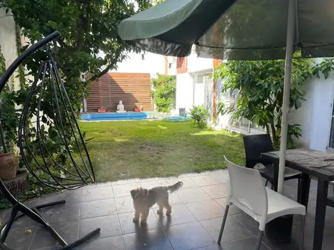 CASA EN VILLA DEVOTO, CON PARQUE, DISEÑO  Y CONFORT. IMPERDIBLE 