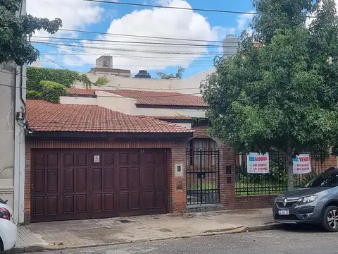 Casa 10 ambientes con 3 baños