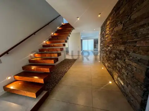 Casa en Alquiler en Las Compuertas, USD 3.500