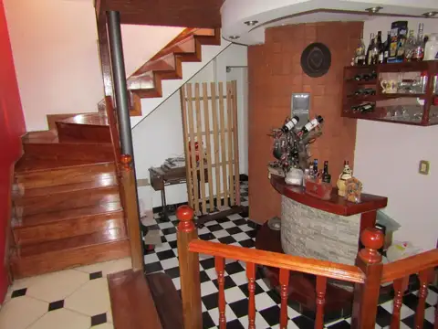 Casa 4 ambientes con 2 baños