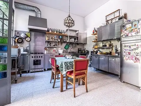 Casa de 3 plantas en Caballito totalmente reciclada