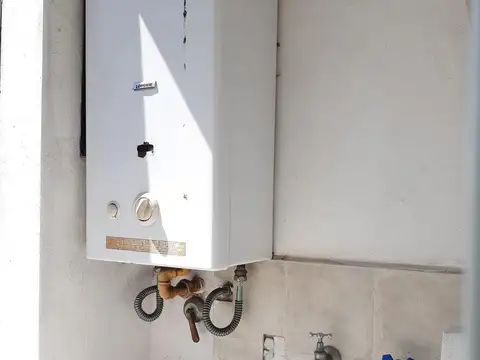 Juan M, Madero al 1300