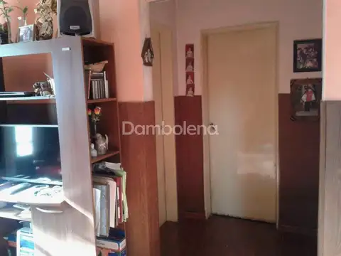 Casa 6 ambientes con 2 baños
