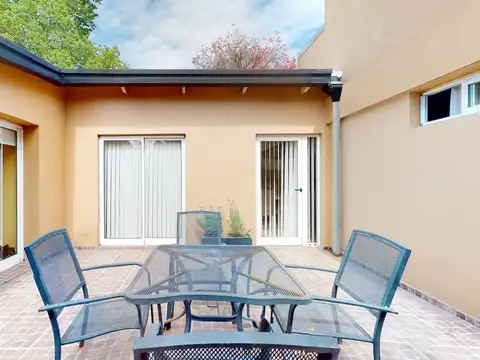 Casa 5 ambientes con 4 baños