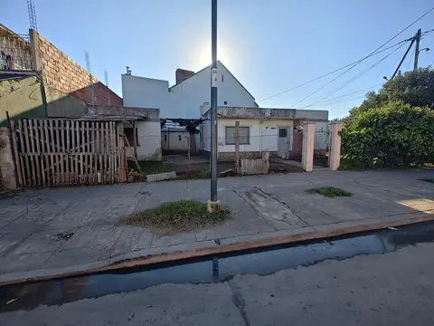 Ventura Bosch  al 2400 esquina Santoi Tome