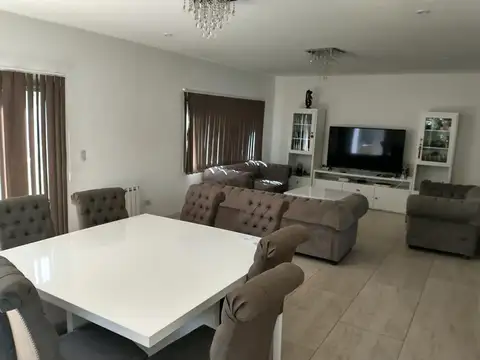 Casa en Venta con 6 cocheras