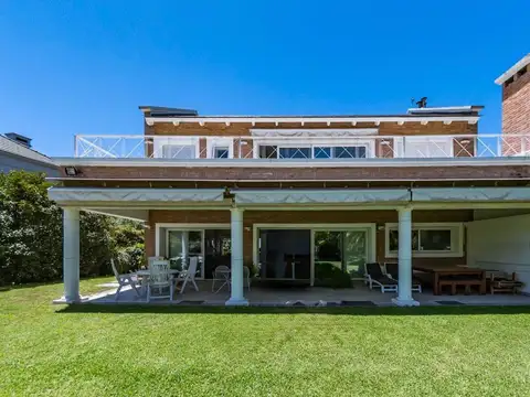 Casa en Alquiler en Lomas de los Carolinos, USD 2.800