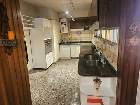 Departamento 4 ambientes con 2 baños