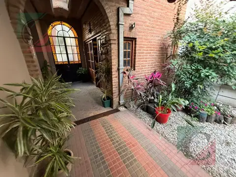 Casa 5 ambientes con cochera lanus centro