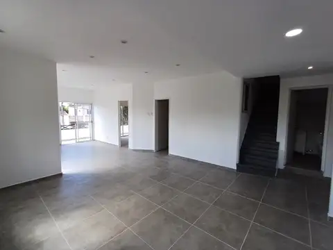 Avenida Perdriel 700, Piso 1