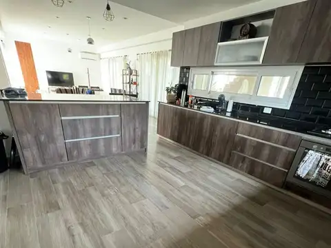 Casa 7 ambientes con 3 baños