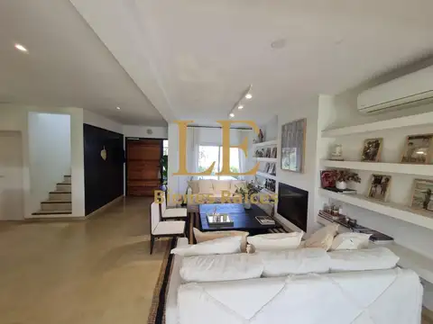 Casa en Venta con 6 cocheras