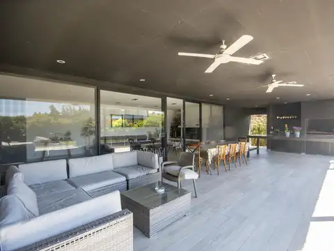 Venta casa 4 ambientes en Barrio Fincas del Lago- Maschwitz, Escobar