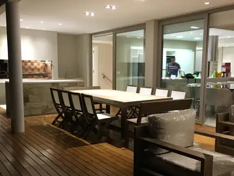 Casa en Venta en Carilo, USD 1.500.000