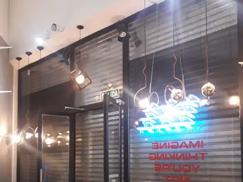 Local en Alquiler en Flores, $ 1