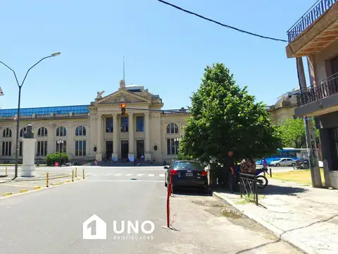 Av. Francia y Santa Fe - Cochera.