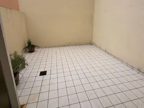 PH DE 2 AMBIENTES CON PATIO EN ALQUILER