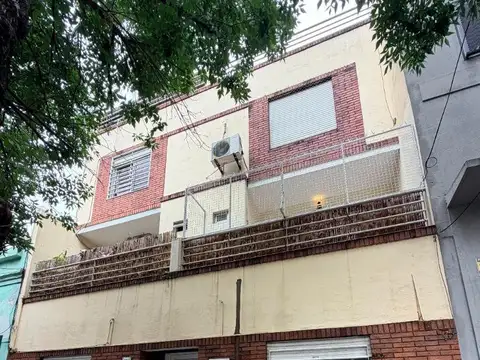 PH DE 2 AMBIENTES CON PATIO EN ALQUILER