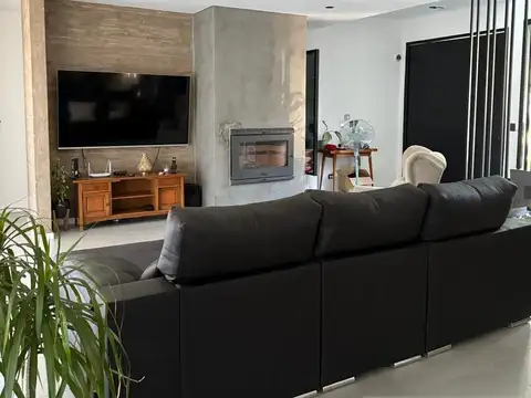 Casa en Venta en El Nacional Club De Campo, USD 430.000