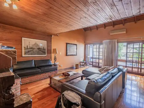 VENTA CASA TIPO CHALET, 5 AMBIENTES, AVELLANEDA