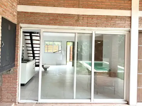 Casa en Venta con 3 cocheras