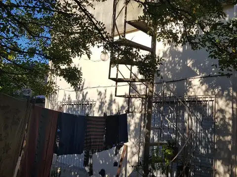 Casa ideal 2 familias y local  en Villa Luzuriaga